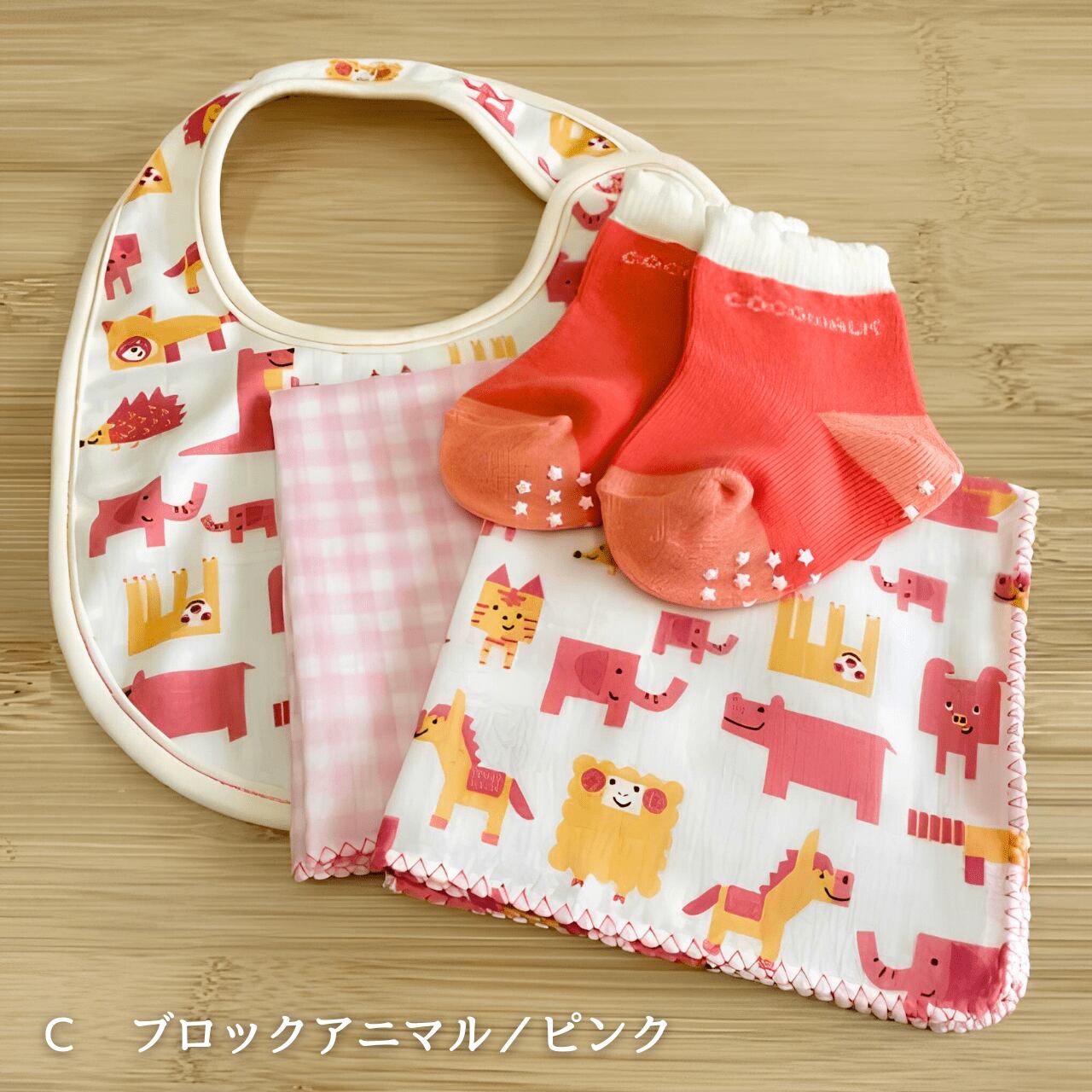 COCOWALK 】ソックギフトBOX スタイ ハンカチ 靴下 4点セット COCOWALK 】ソックギフトBOX スタイ ハンカチ 靴下 4点セット