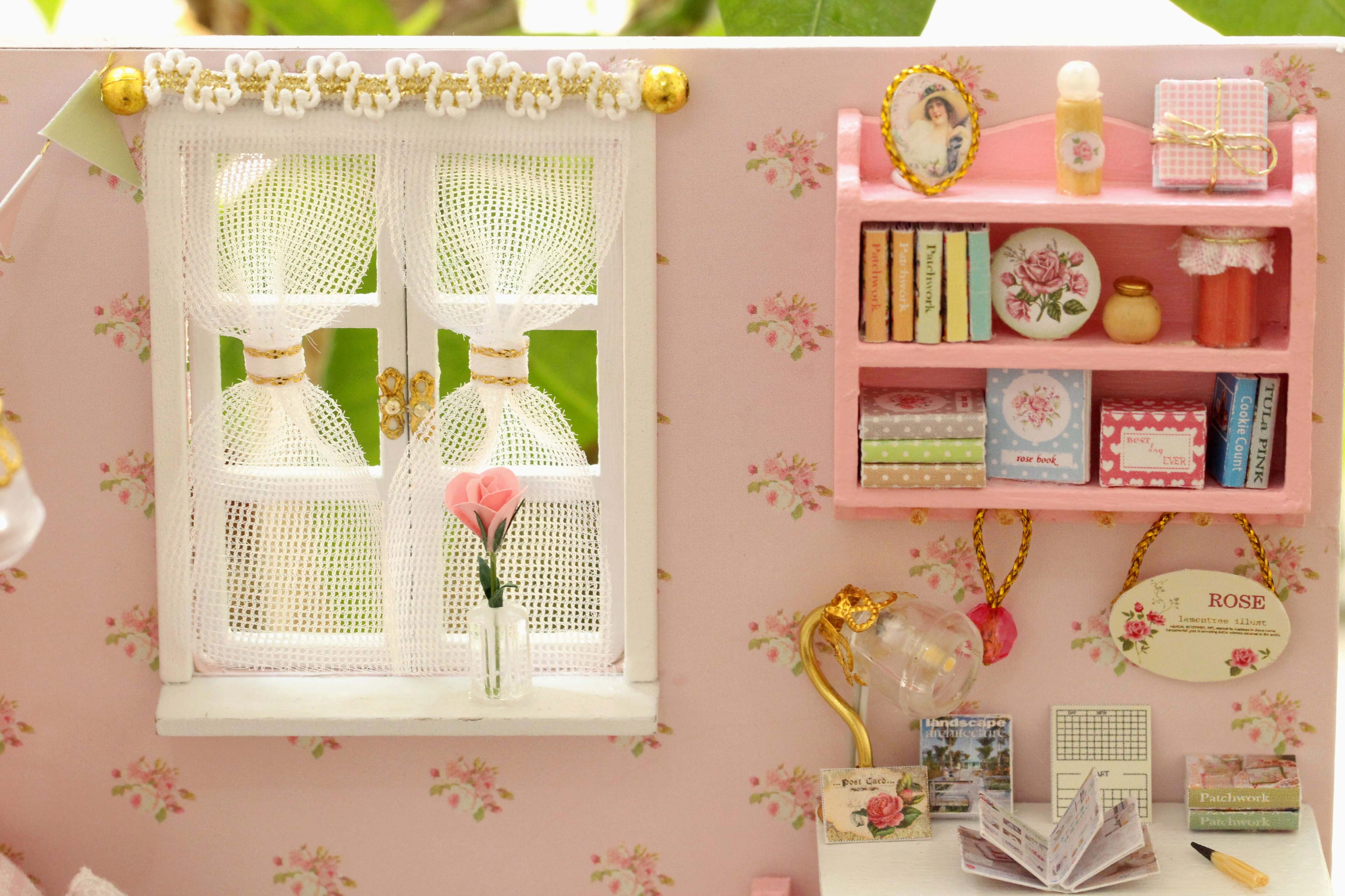 ♡ 完成品 ミニチュアドールハウス(アクリルケース.電池付き) ピンク Amazon | moin moin 1/24 ドールハウス ミニチュア 手作りキット