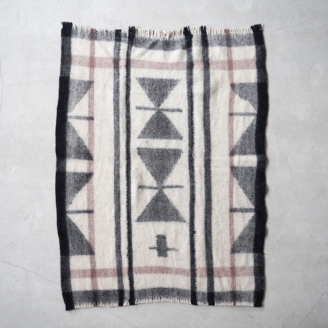 Radi Pakhi  手織りのウールラグ 3R