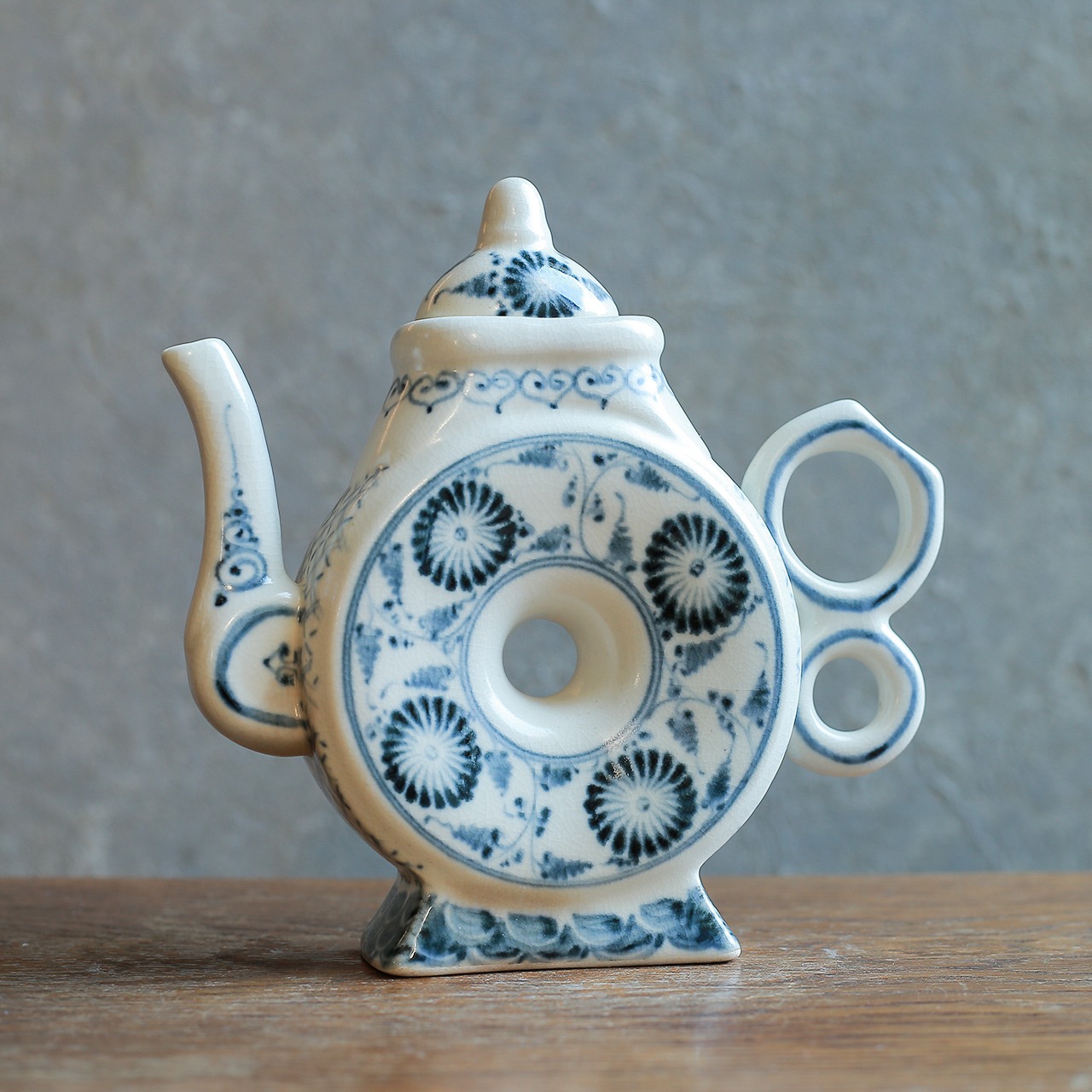 すべてが美しい、陶器のポット