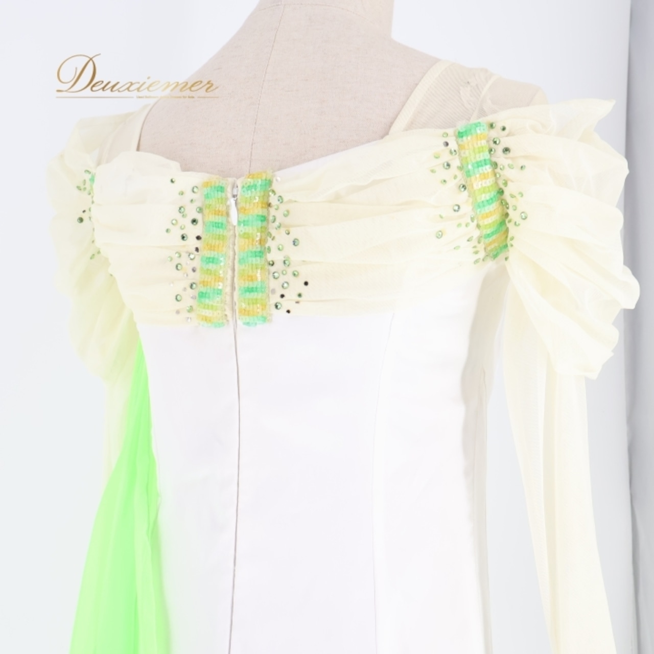 社交ダンス 衣装 スタンダードドレス ドレス ワンピース 白 黄緑 フロート レース パーティ 発表会 パーティドレス 蛍光 ファー 羽 明るい Sanline サンリーヌ ホワイト系 グリーン系 羽根付き おしゃれ 可愛い 女性 ダンス衣装 舞台衣装 パフォーマンス衣装 目立つ 明るい色 明るいデザイン