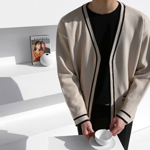 ラインVネックニットカーディガン　MT0080377