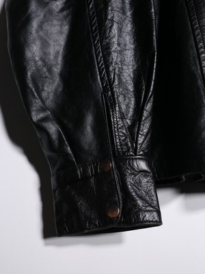 "本革" over silhouette shirt jacket