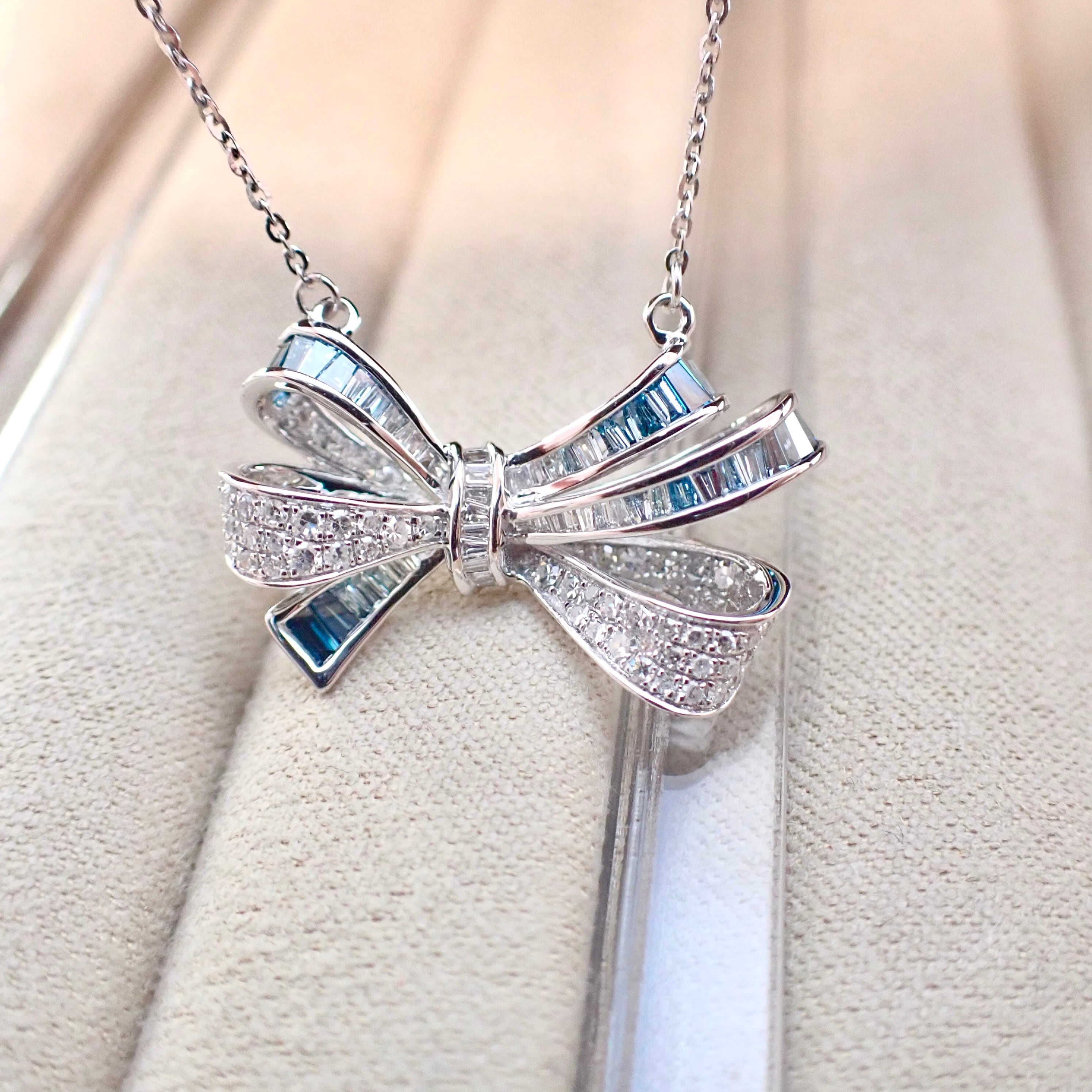 【新品 日本製】 K18WG 0.80ct リボンダイヤネックレス Ribbon Diamond Necklace