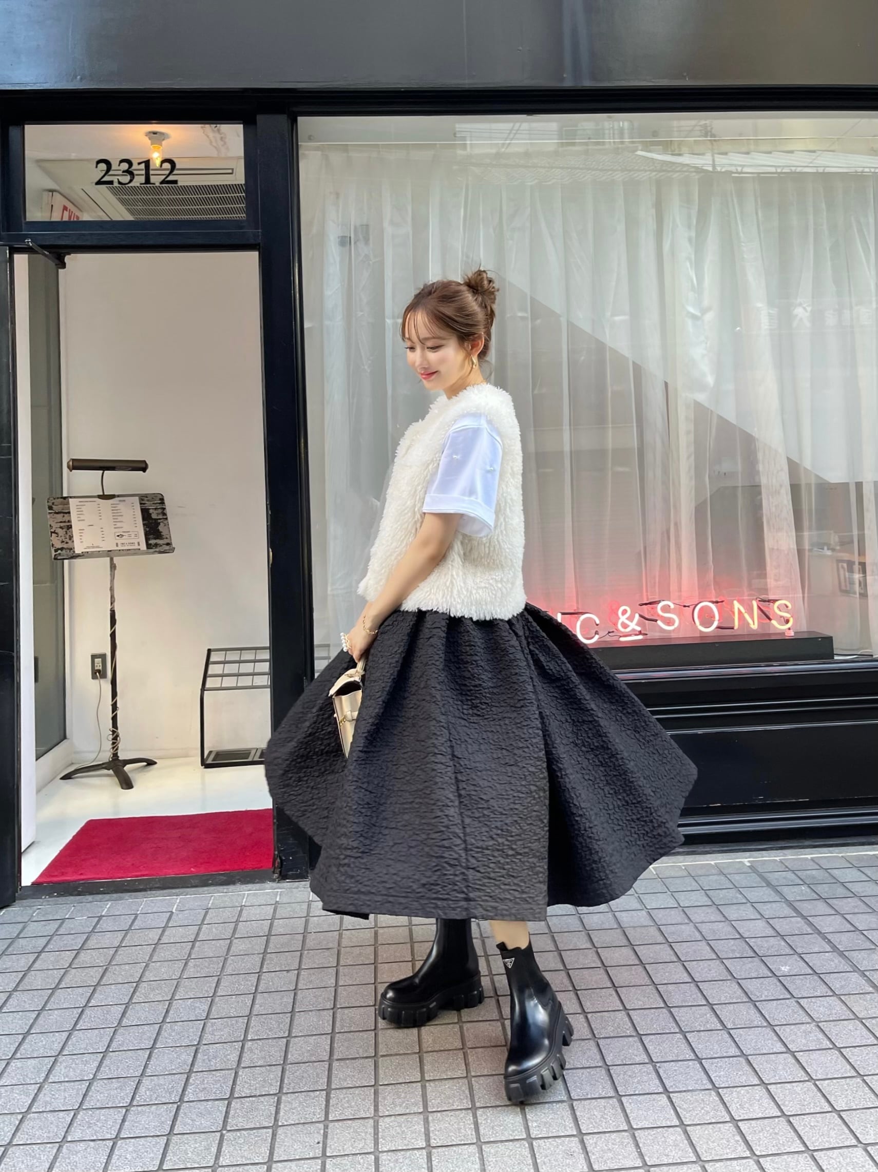 新品　HYEON ヘヨン　swan skirt 黒