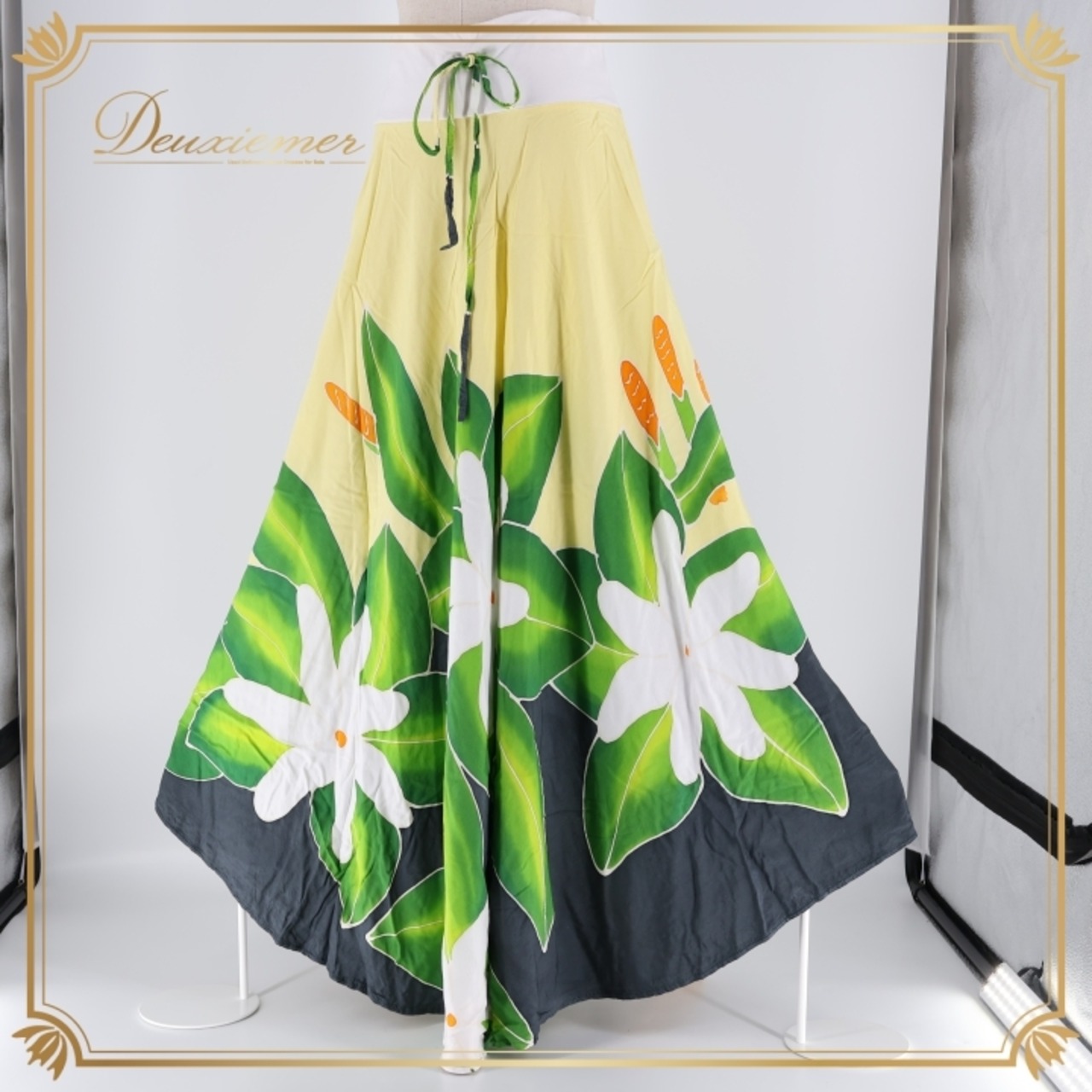 フラダンス 衣装 スカート PUKANA イエロー系 シングル アシンメトリー ティアレ柄 かわいい 華やか 鮮やか 明るい カラフル 黄 緑 白 黒 ハワイアン アロハ ハワイアンプリント フラ ダンス レッスン 練習 おしゃれ さわやか