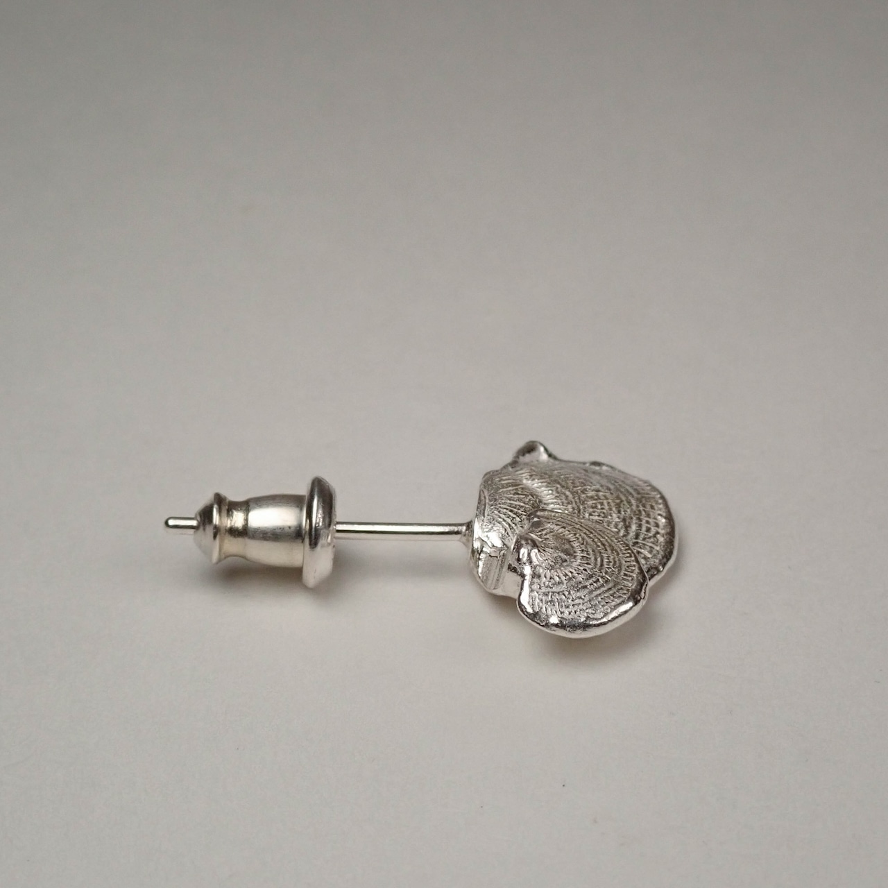 Mサイズ ウチワタケ シルバーピアス tree mushroom silver earrings M（片耳）