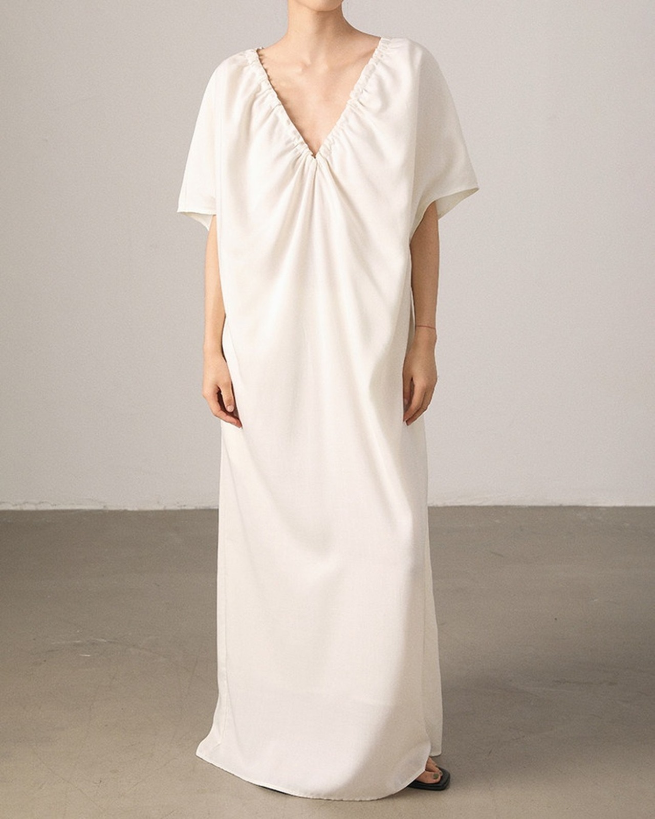 Gathered v-neck relaxed maxi one-piece  L0075