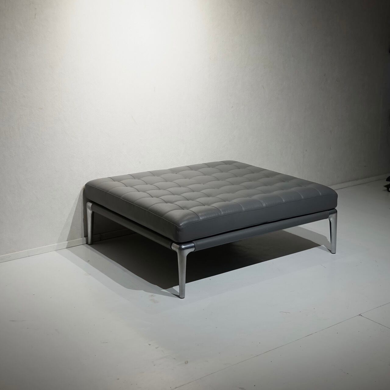 Cassina カッシーナ スツール　テーブル　オットマン 本革 Cassina カッシーナ VOLAGE ヴォラージュ オットマン スツール 本革