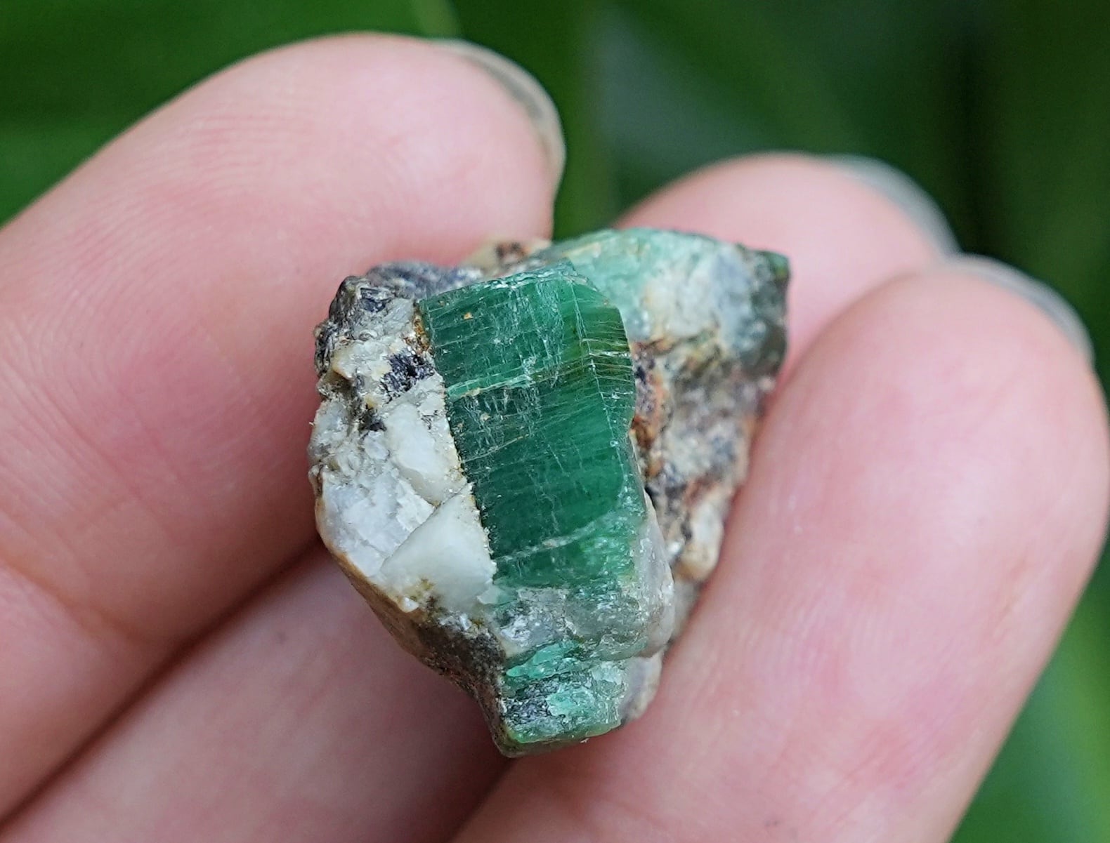 緑のカケラ☆エメラルド原石s706 | Funky garuda Stone (ファンキー