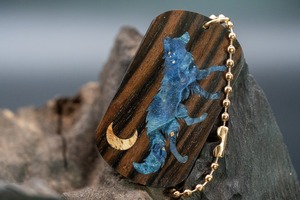 【 褐色と漆黒の縞模様 】 縞黒檀 ドッグタグ 象嵌 闊歩