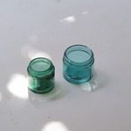 ブルーとグリーンの空き瓶