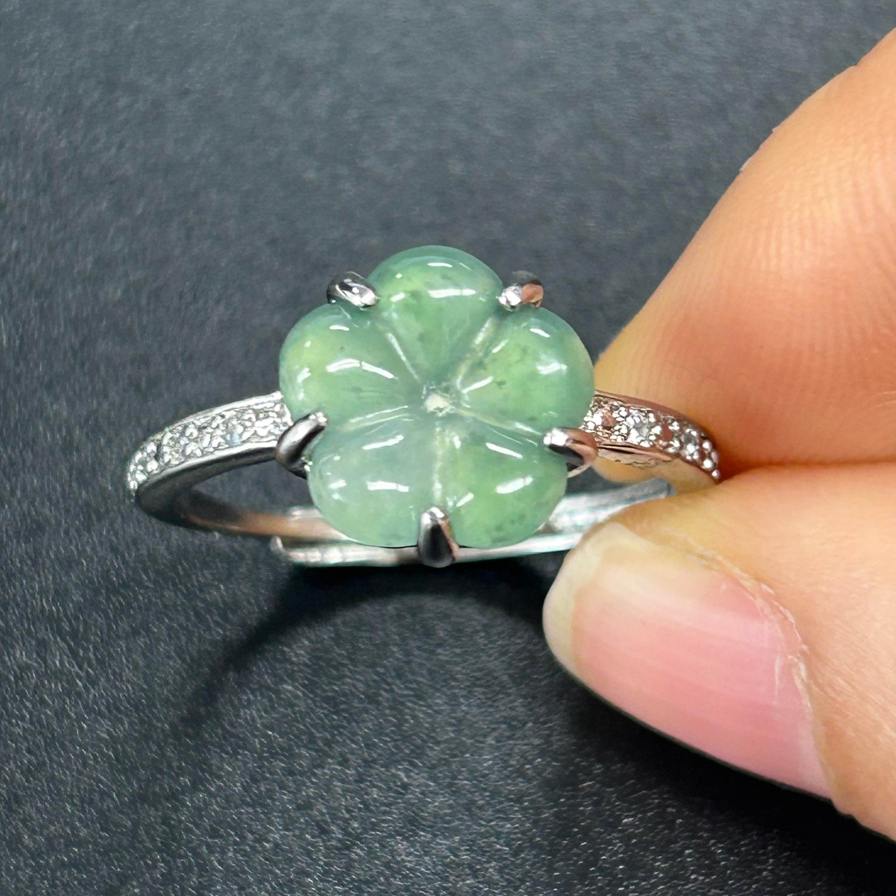 本翡翠ペンダント 馬さん 無含浸 無着色 ミャンマー産 訳あり | FARBE