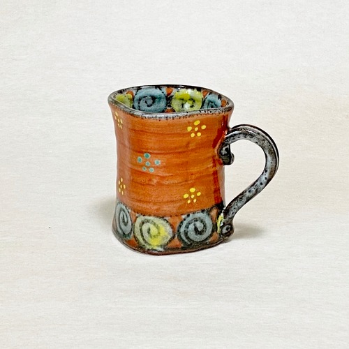 ＜赫三郎窯＞赤絵 色渦梅鉢紋 マグカップ