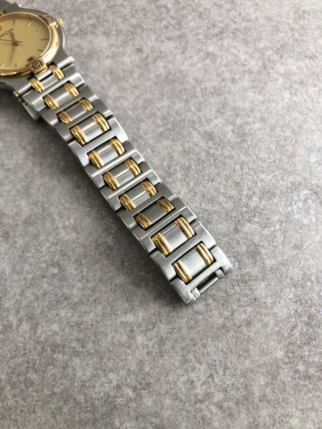 GUCCI グッチ 腕時計 シルバー ゴールド ステンレススチール クウォーツ 9000M vintage ヴィンテージ オールド 3jsnej