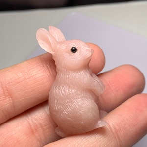 2.ピンクオパールうさぎ・インテリア