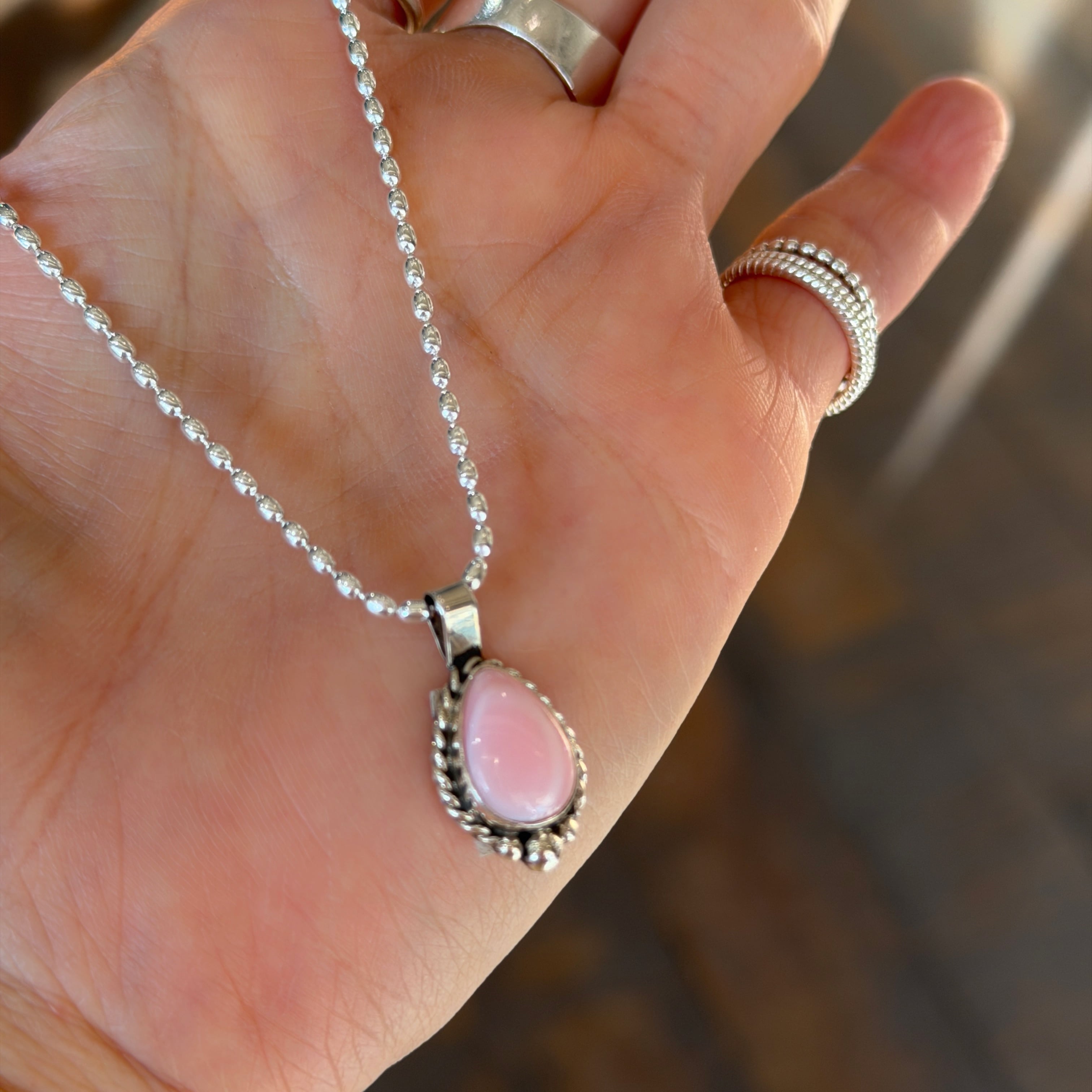 Indian Jewelry 》ドロップ型 コンクシェル ペンダント ネックレス