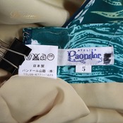 フラダンス 衣装 Paondor パンドール ワンピース ドレス グリーン系 日本製 モンステラ柄 ハワイアンプリント 植物柄 アロハ フラ ダンス レッスン 練習 シュール 透け感 アシンメトリー おしゃれ かわいい ホワイト系 華やか 上品 大人っぽい 緑 白 黄緑 フラワー モンステラ モンステラリーフ 葉っぱ柄 リーフ柄 ボタニカル柄 熱帯植物 グリーン ワンピースドレス フレアワンピース ひざ丈 ミディ丈 シンプル 生地薄め トロピカル リゾート 結婚式 二次会 パーティー きれいめ お呼ばれ