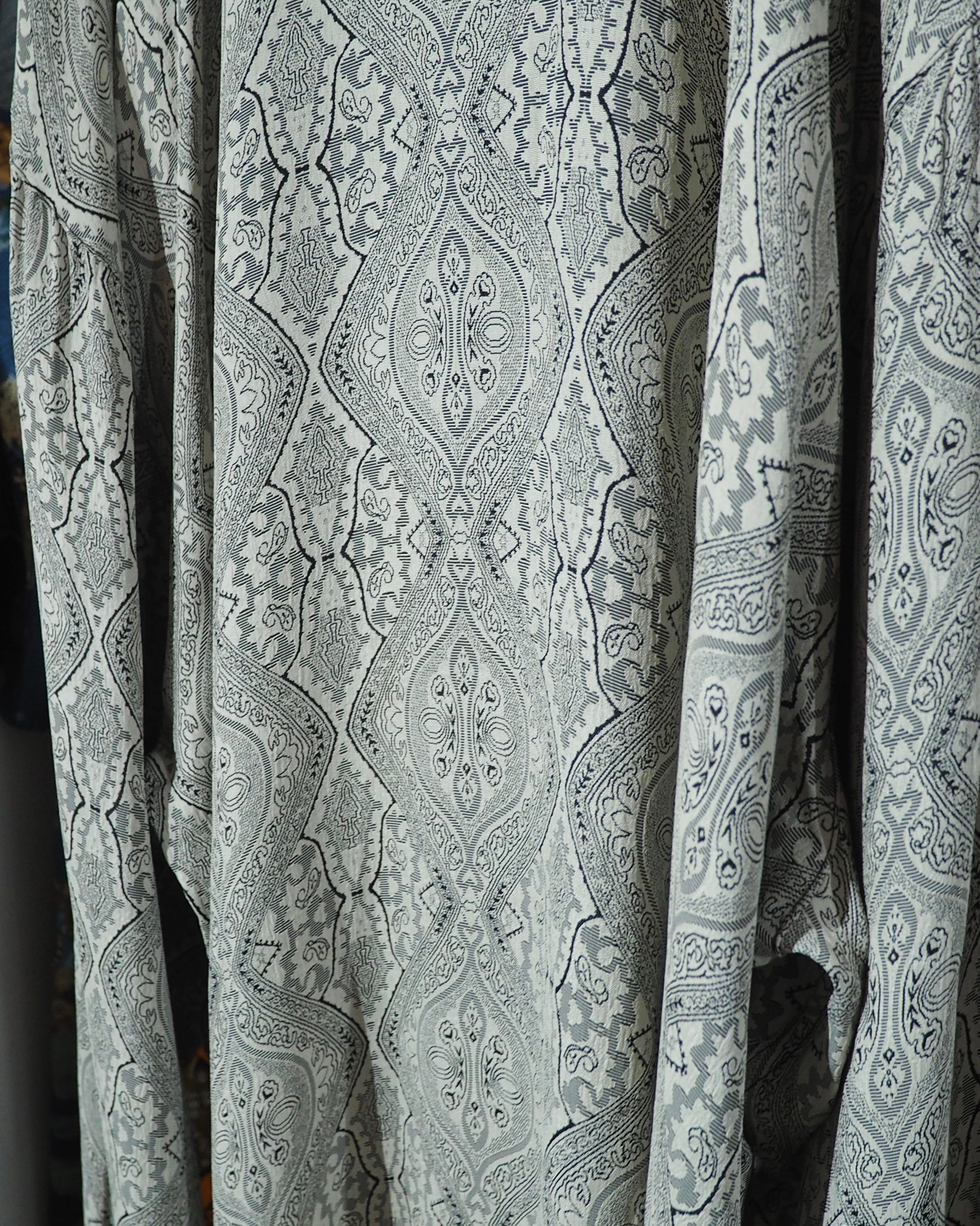 1990s " GOOUCH - Phiz " Beautiful Arabesque pattern Embroidery vintage loose Shirt