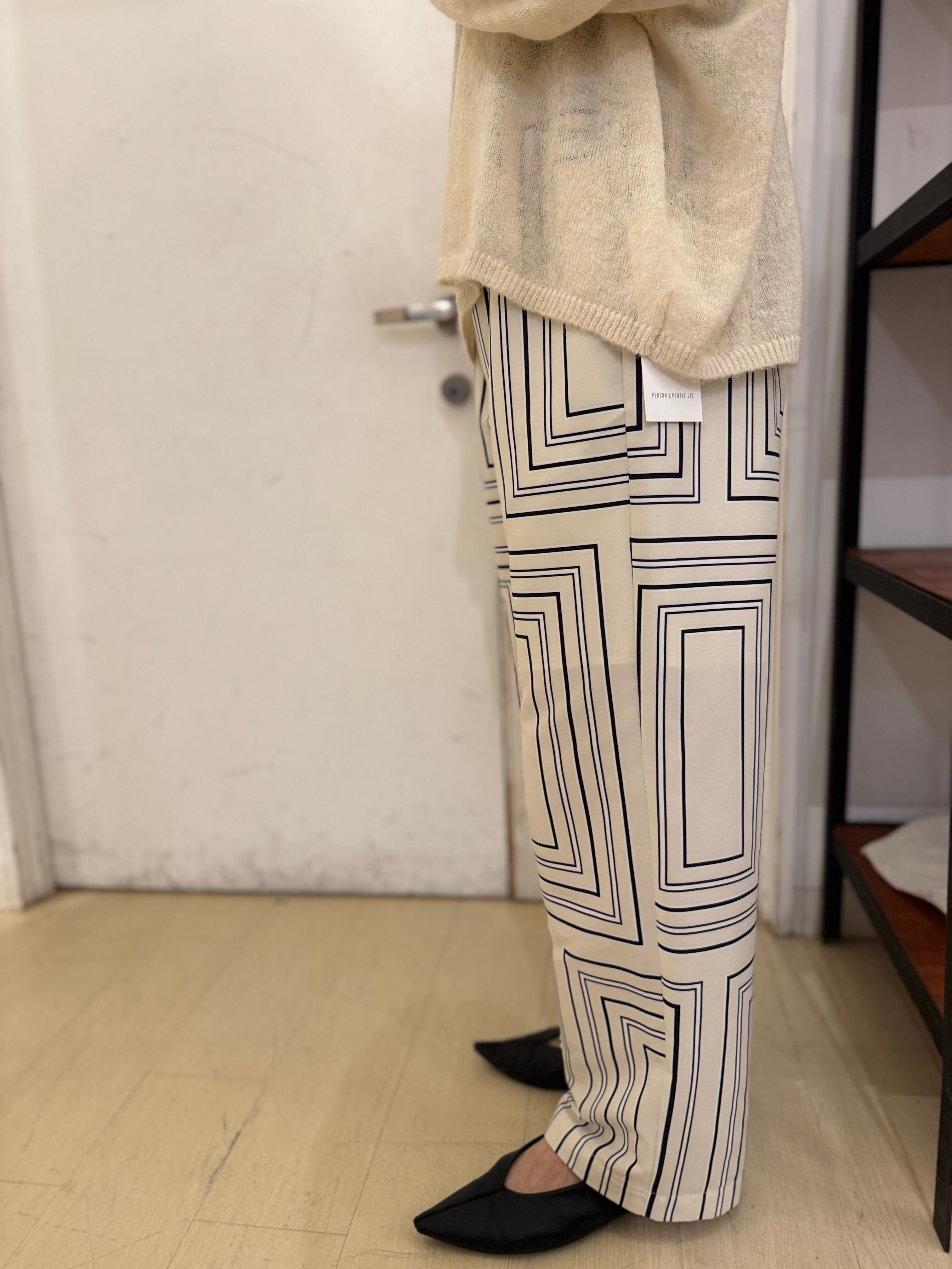 【CHIGNON】3454-026MK オリジナルスクエアパネル柄パンツ