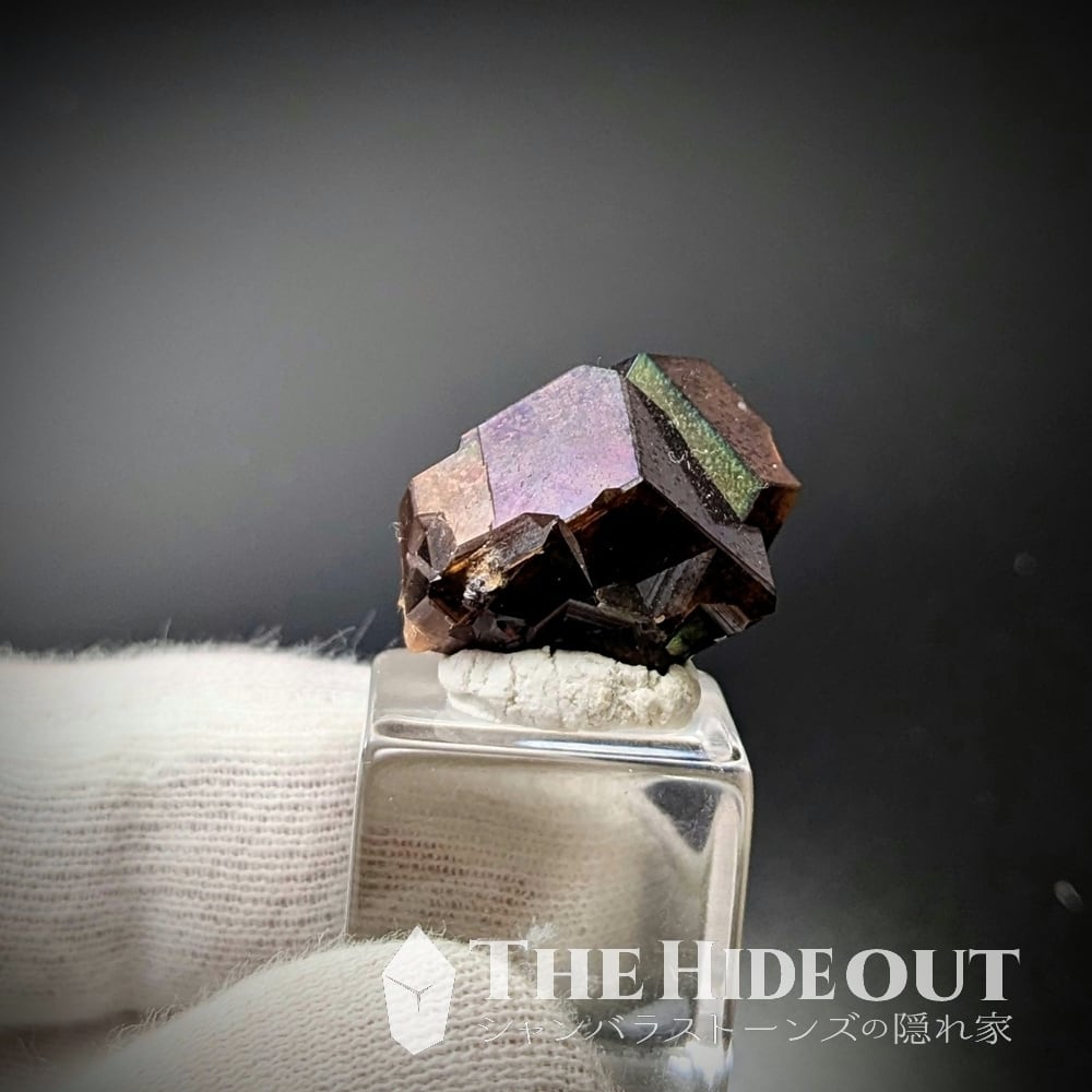 日本国産鉱物標本061 奈良県吉野郡天川村行者還岳レインボーガーネット