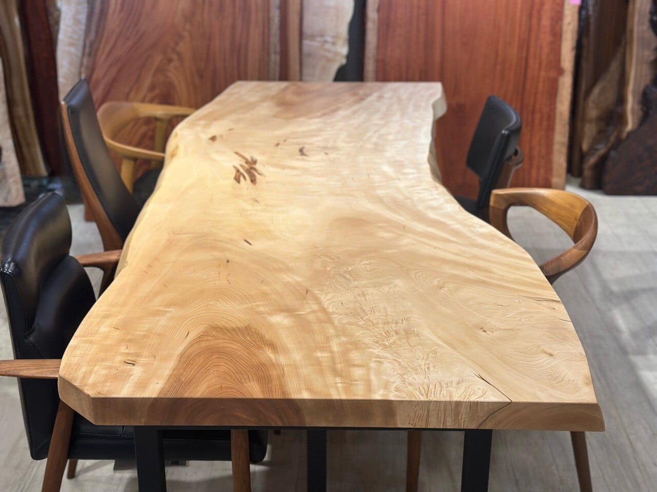 栃（トチ）　一枚板　テーブル　ベンチ　ディスプレイ　店舗什器　カフェ　AVラック 栃（トチ） 一枚板 テーブル ベンチ ディスプレイ 店舗什器 カフェ AV