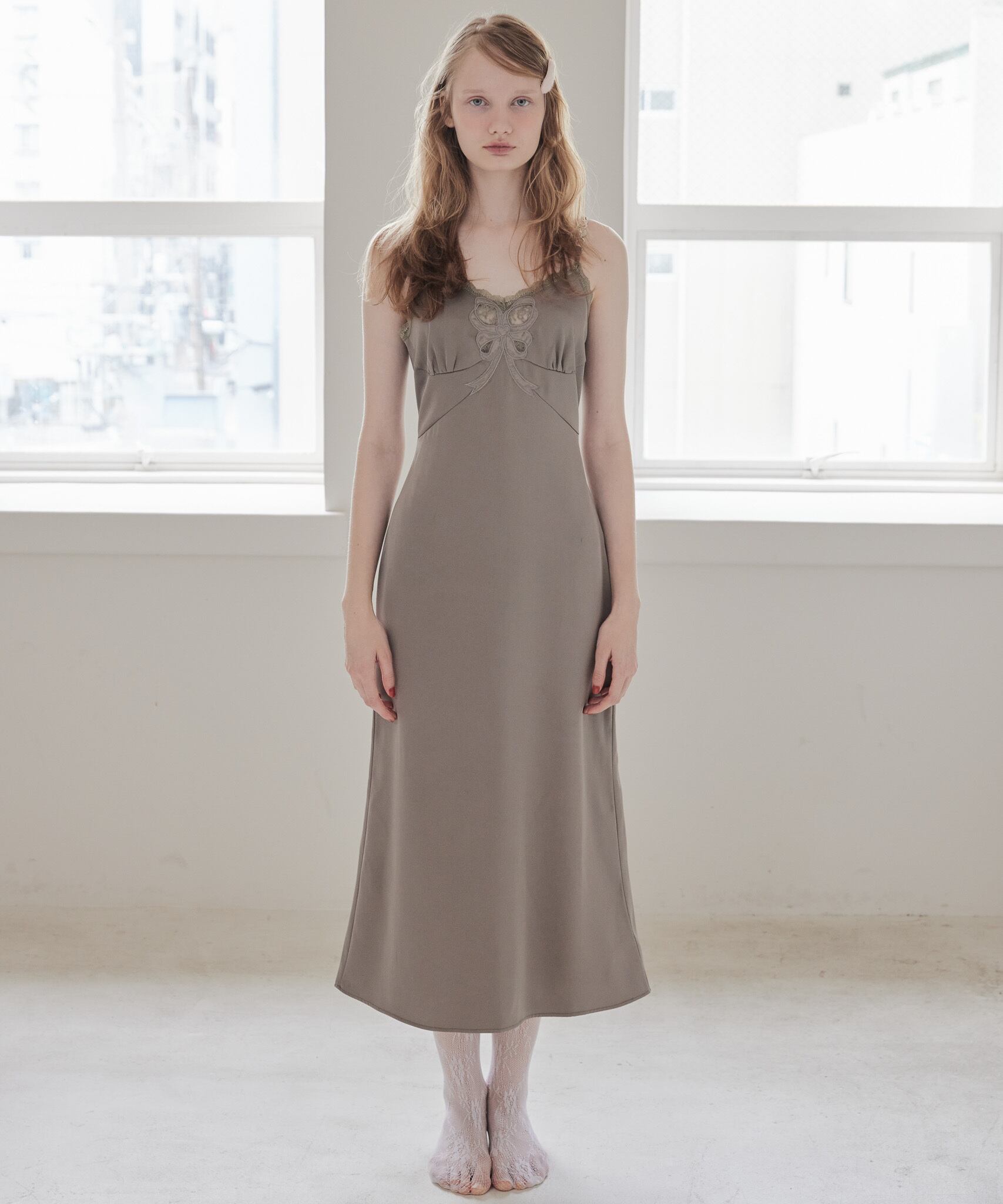 Ribbon embroidered satin cami dress【mocha】125052 | être