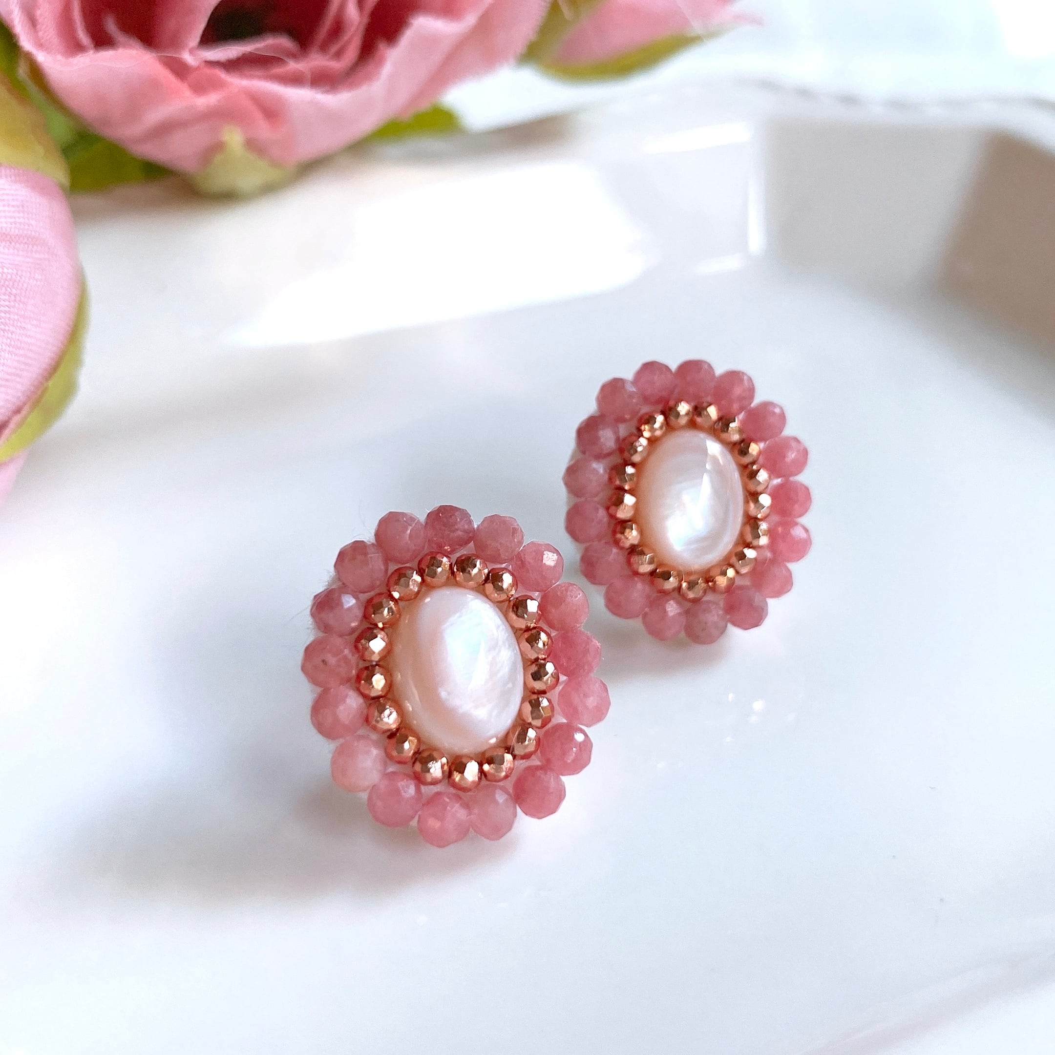 ピンクシェルの桜色イヤリング／ピアス | Chourina / ハンドメイド
