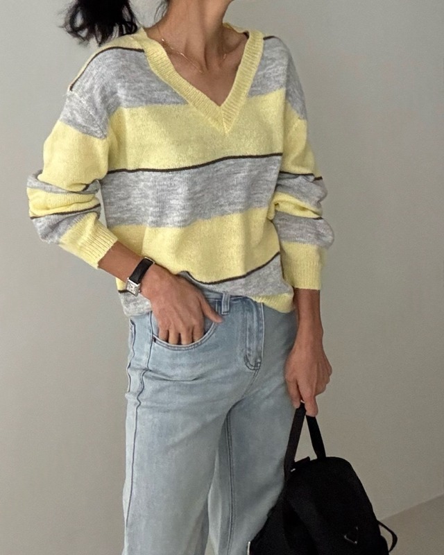 Vネック配色ボーダーニット