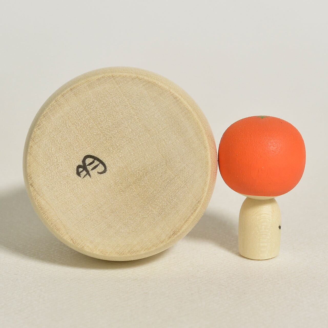 希作の「秋の声」　こけし 22cm 重厚感ある逸品 台付 コレクター向け おもちちゃんこけし 約1.5寸 約4.5cm 鈴木明 工人（作並系）#2379