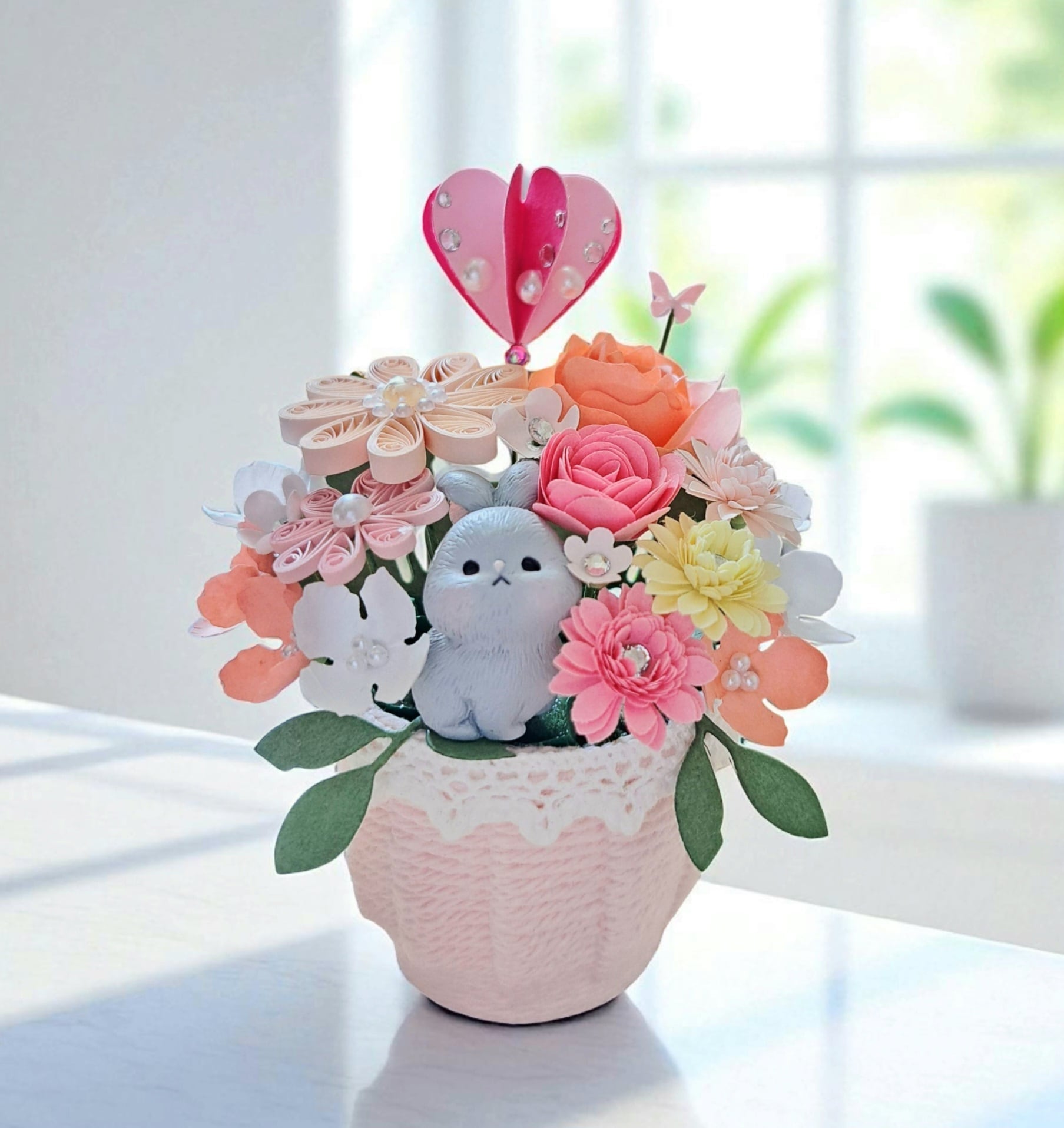 【専用】クレイフラワー♥かごにお花とうさぎさん♥ハンドメイド 完売】クレイフラワー すみれとイチゴの花かご アートフラワー BON AMI