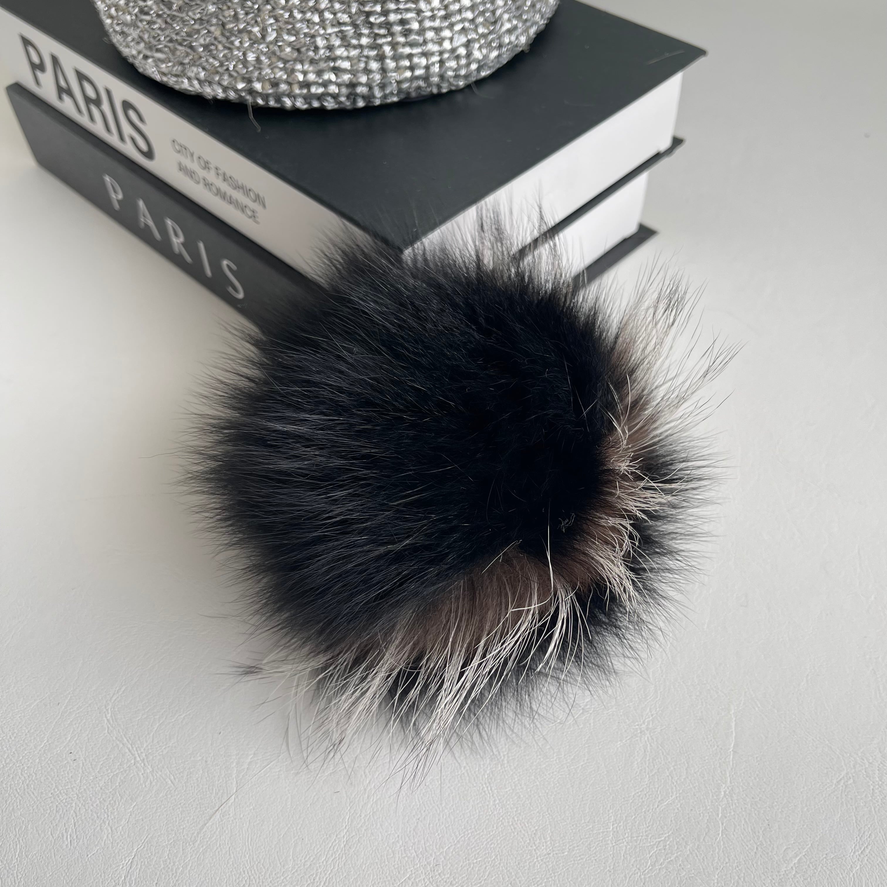 限定即納 】OVAL Shoulder Strap Kago-Bag & FUR / black x white mix