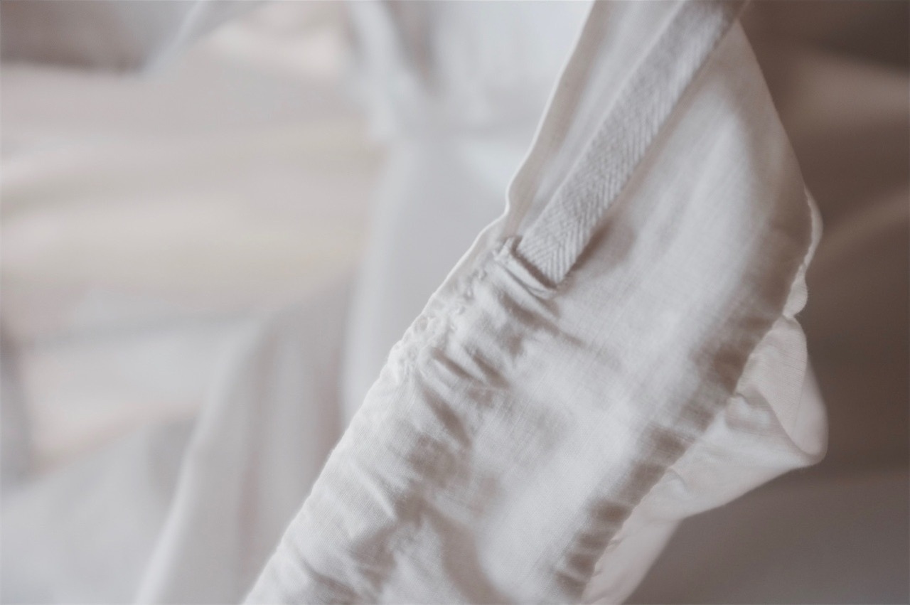 フランスアンティーク　1900s クリサンセマムの密集と白刺繍のあるロングレースドロワーズ