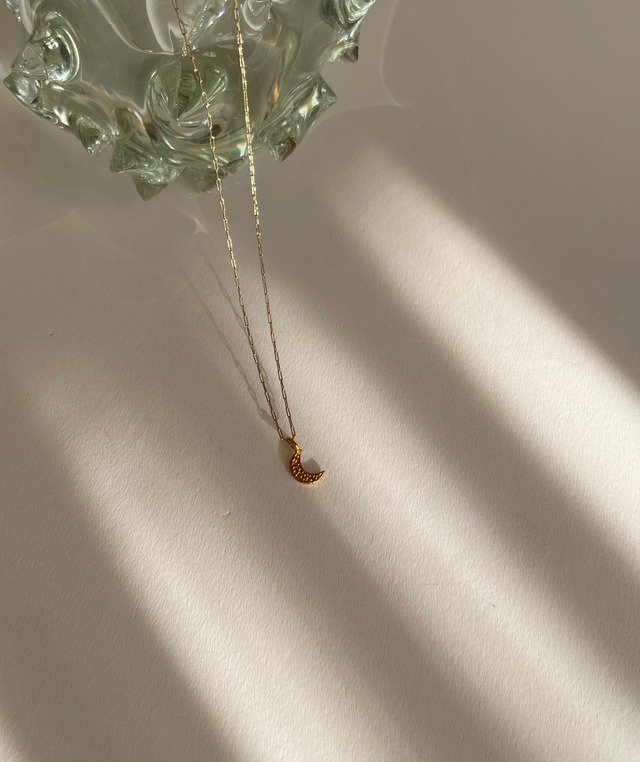 パステルくすみカラーとパールビーズのネックレス