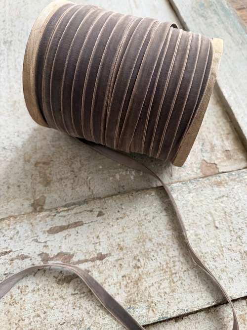 エストニアベロアリボン　チャコールグレー（１cm）