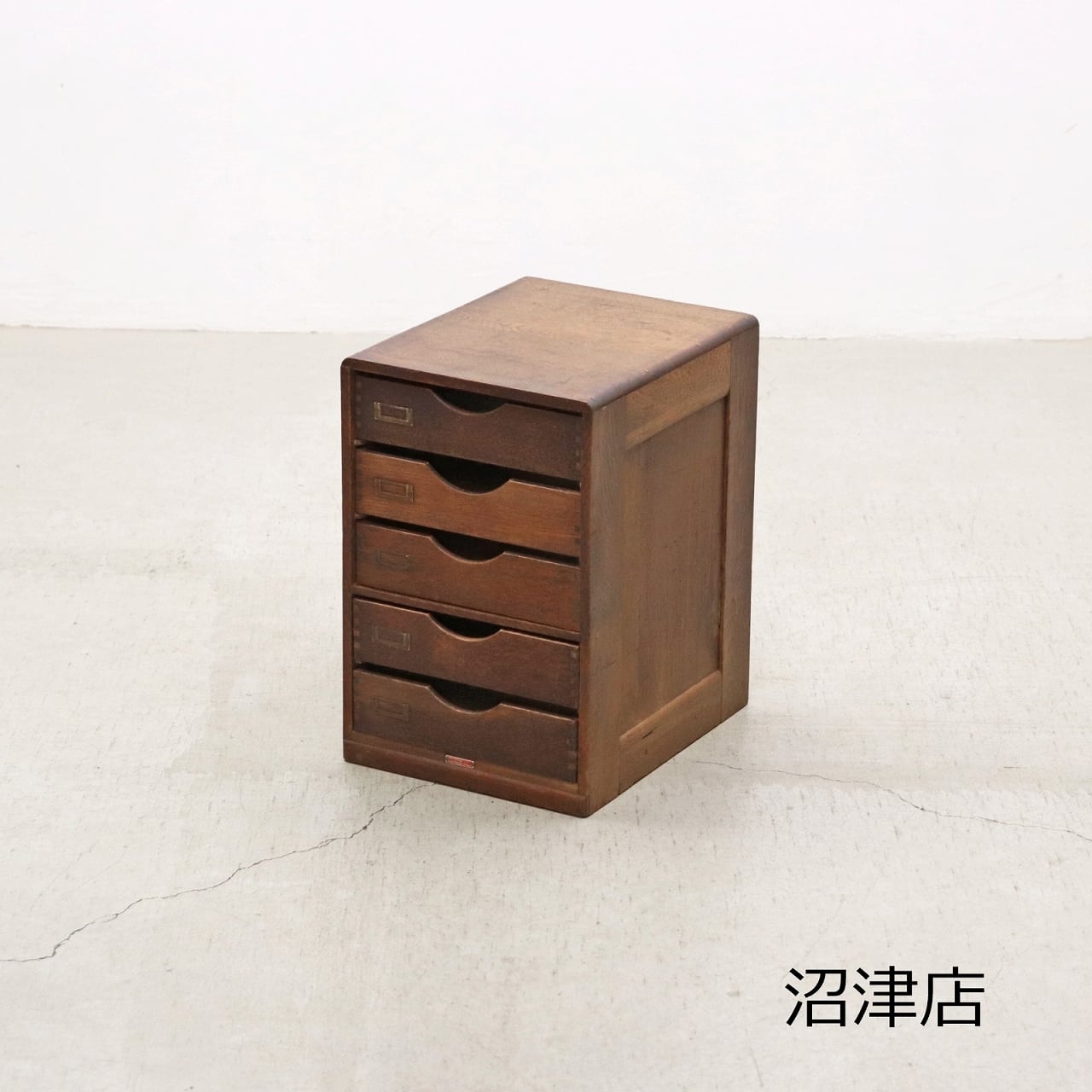 【お値下げ中15000円▶︎12000円】おまけの転倒防止伸縮棒つき♪ チェスト ナラ ビンテージ レトロ 天然 収納 楽天市場】ヴィンテージ トランク風 チェスト 幅41 引き出し5段 5杯