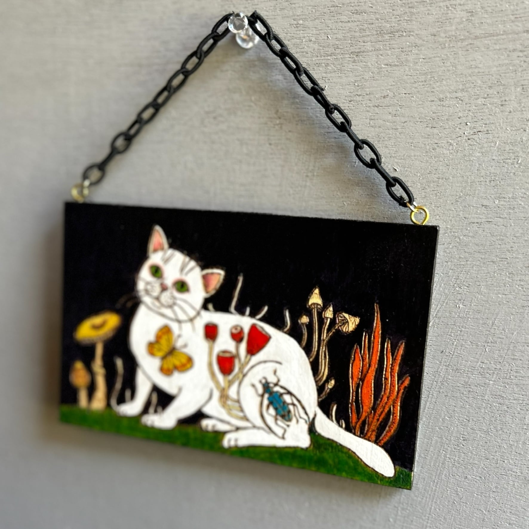 ウッドバーニング 壁飾り 白猫からキノコ | Atelier Citron