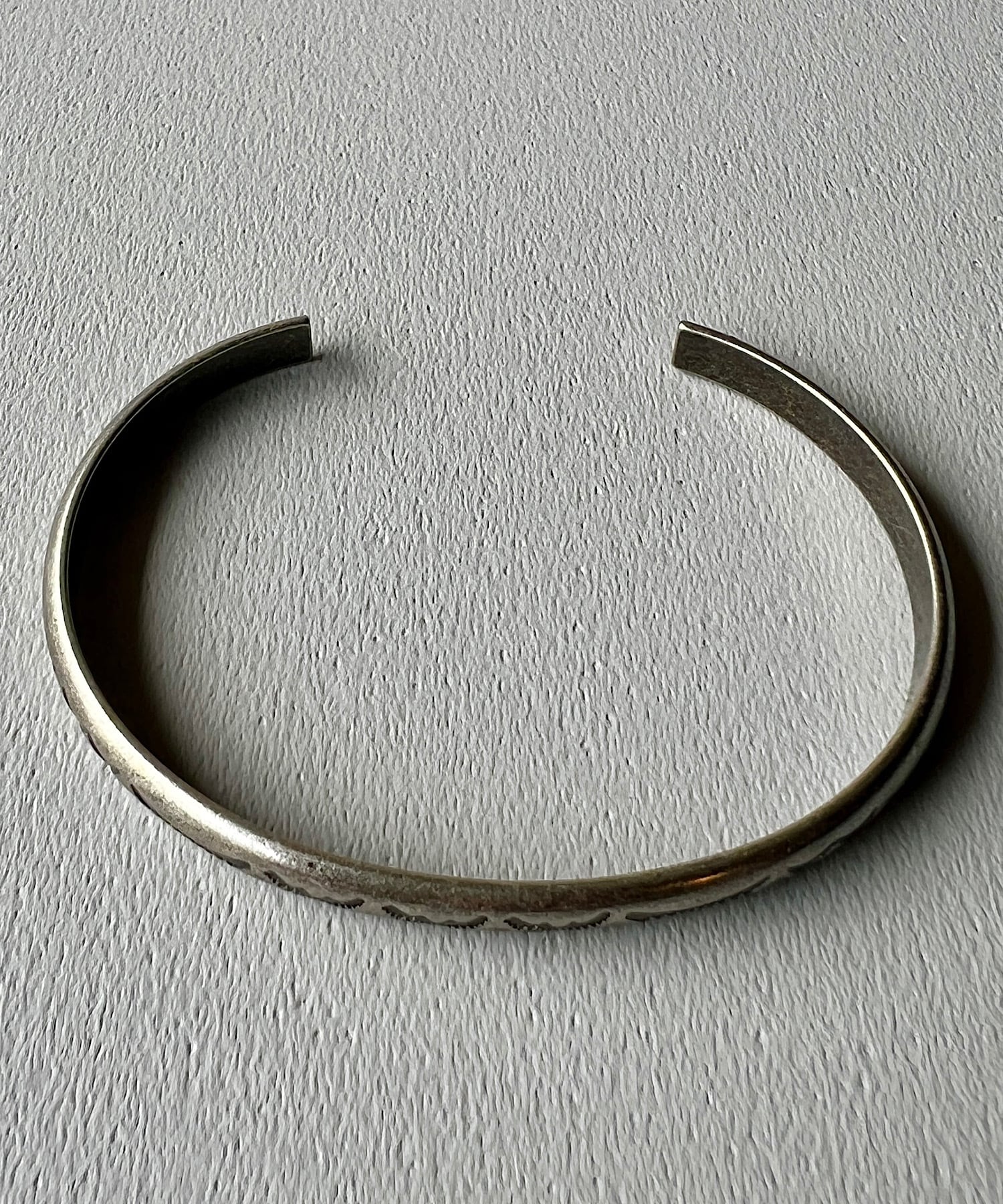 OVER THE DAY TOKYO | NATIVE STYLE ENGRAVED BANGLE (SLV) OTDT-102C