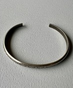 OVER THE DAY TOKYO | NATIVE STYLE ENGRAVED BANGLE (SLV) OTDT-102C