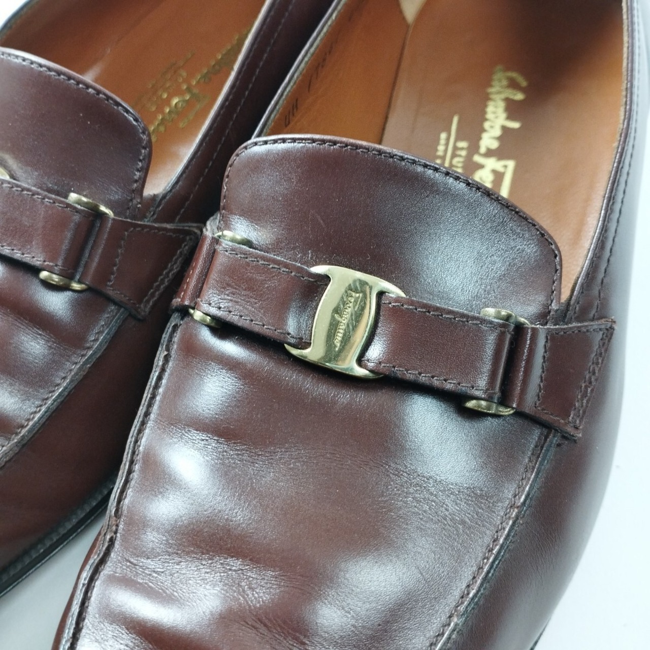Salvatore Ferragamo　サルバトーレフェラガモ　ローファー　ゴールド金具　レザー