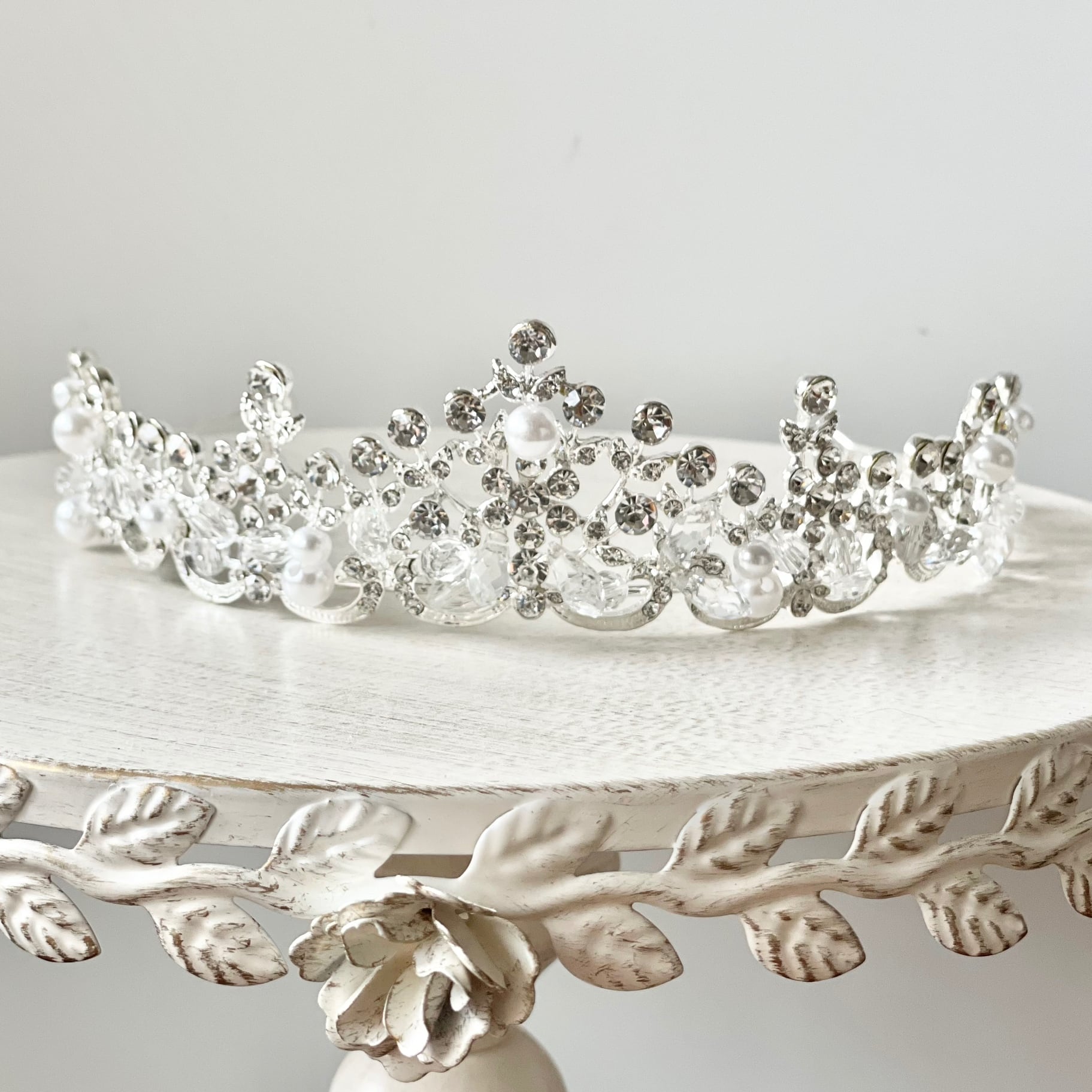 ノーブルなクラウンティアラ（ゴールド） 新品未使用✧︎ ゴールド シルバー クラウン 王冠 ウエディング