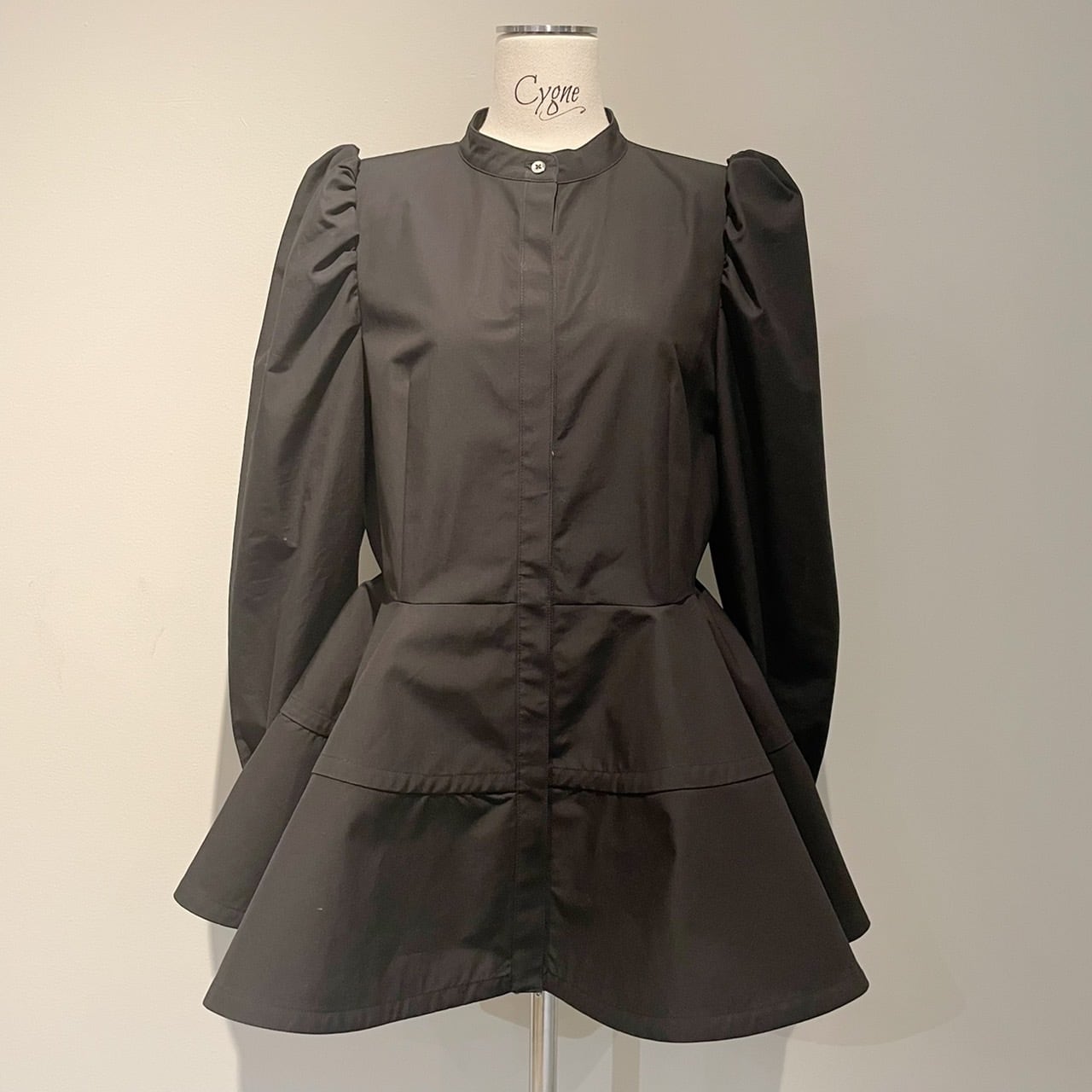 ペプラムブラウス Marie ブラック | Cygne｜長袖 