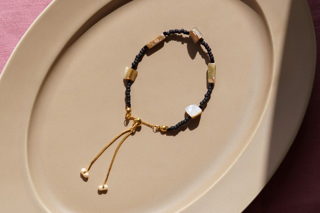 静かに灯す｜天然シェルブレスレット｜C