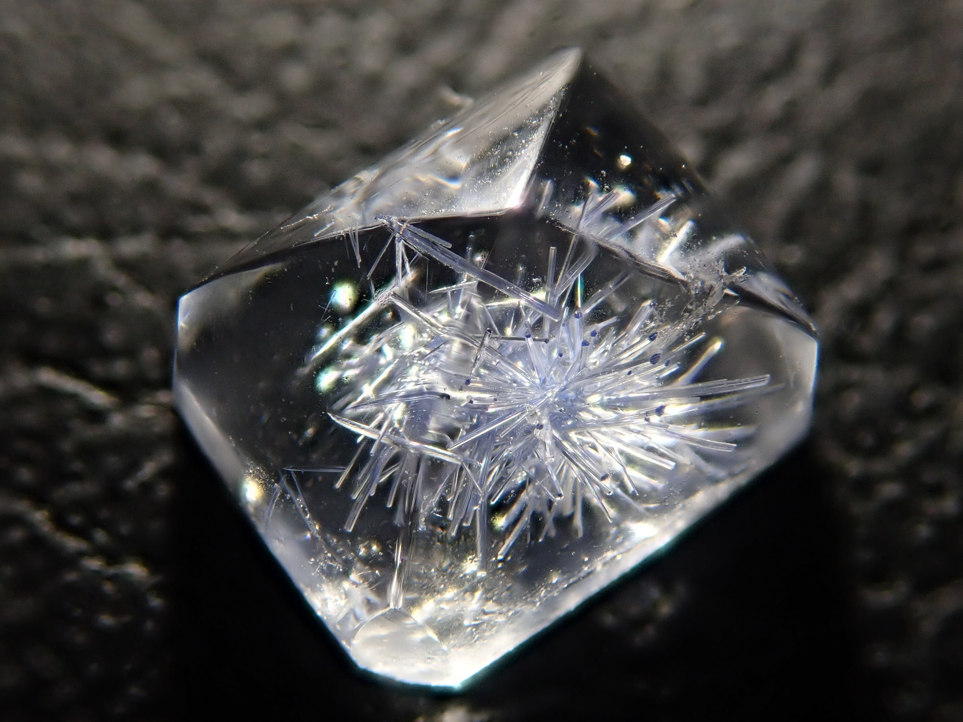 ブラジル産ヘマタイト・ルチルインクォーツ 11.329ct | Gem Shop
