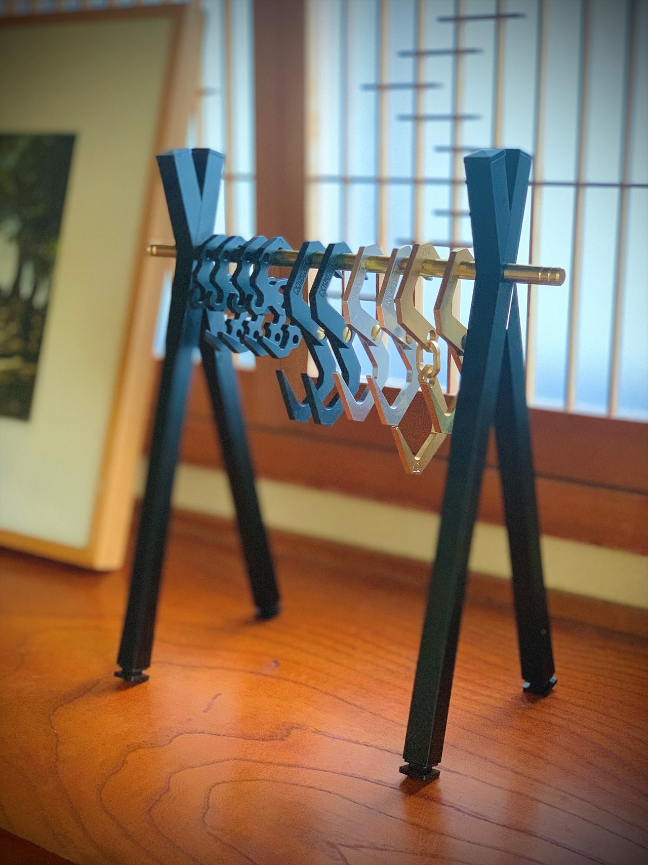 『MSMF-INDH-S』 黒アルミ+真鍮インディアンハンガー サイズ約W200*H260