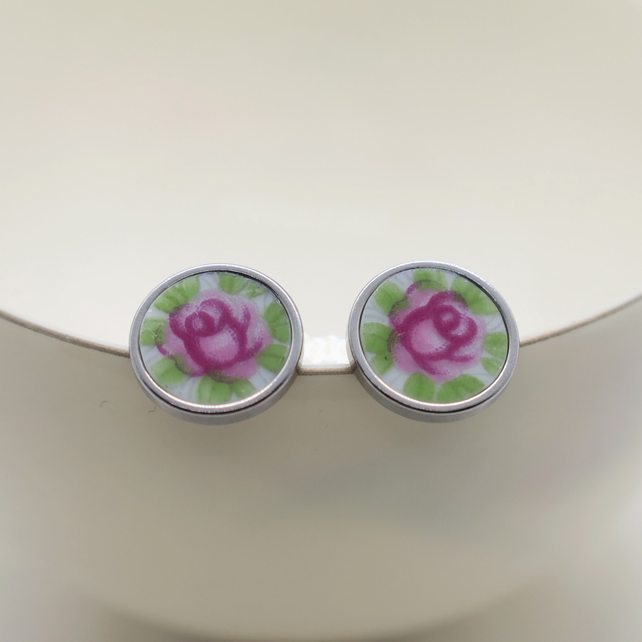 Stud earrings24