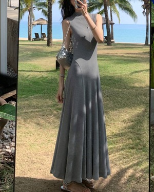 ハイネックノースリーブフレアロングワンピース　V10042
