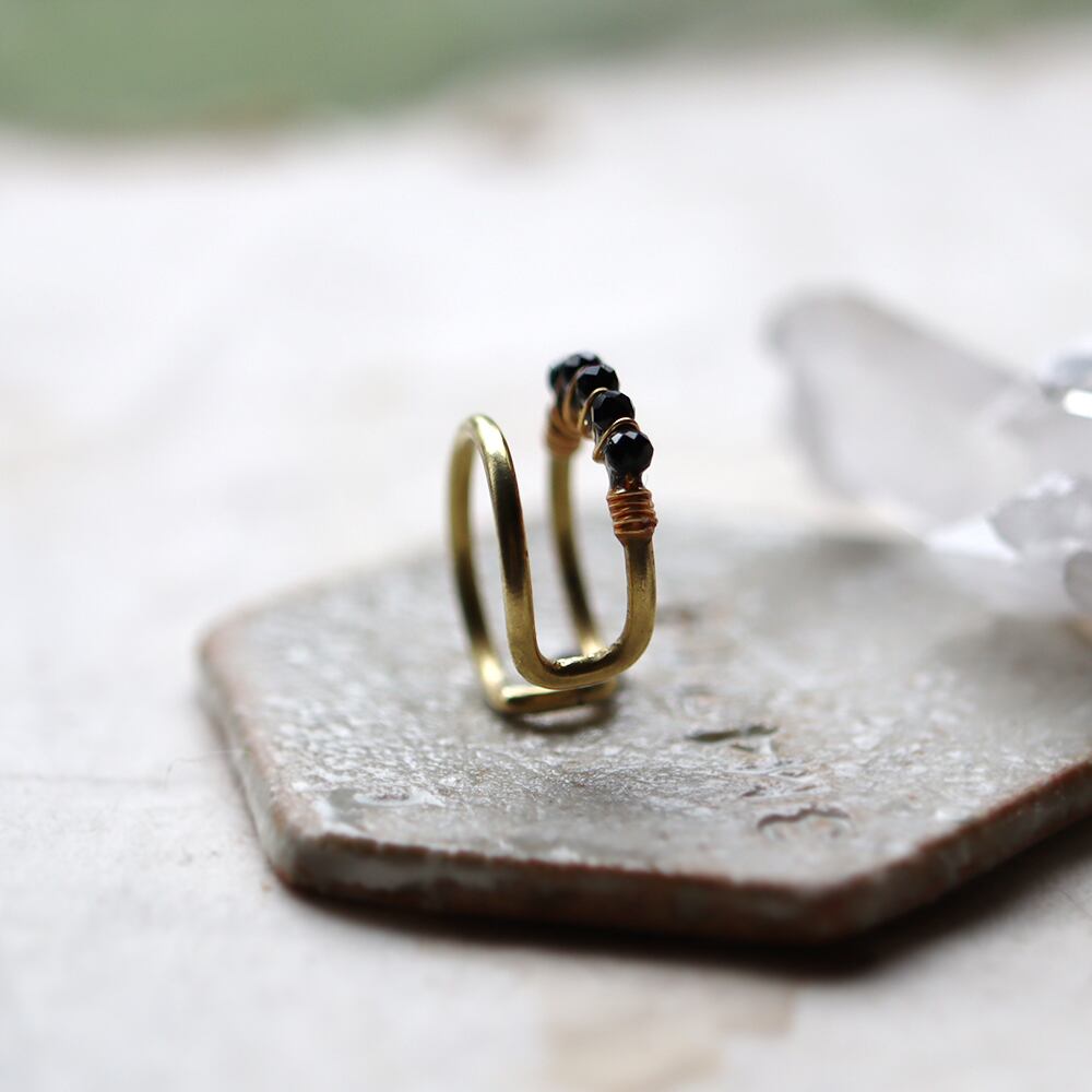 Sサイズ】ブラックスピネルの2連イヤーカフ | witch/花石:鉱物植物