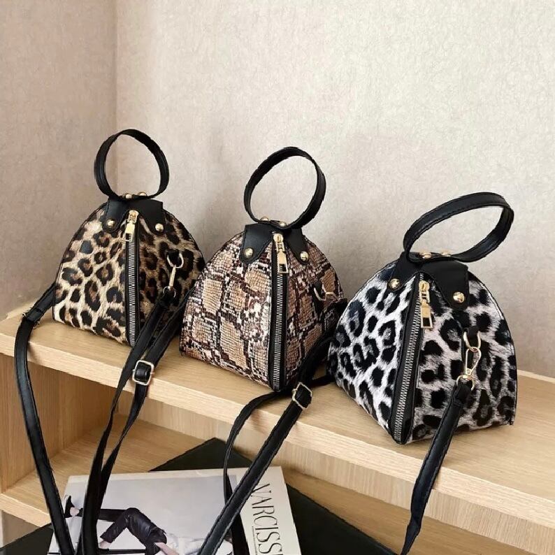 【3color】アニマル柄トライアングルバッグ