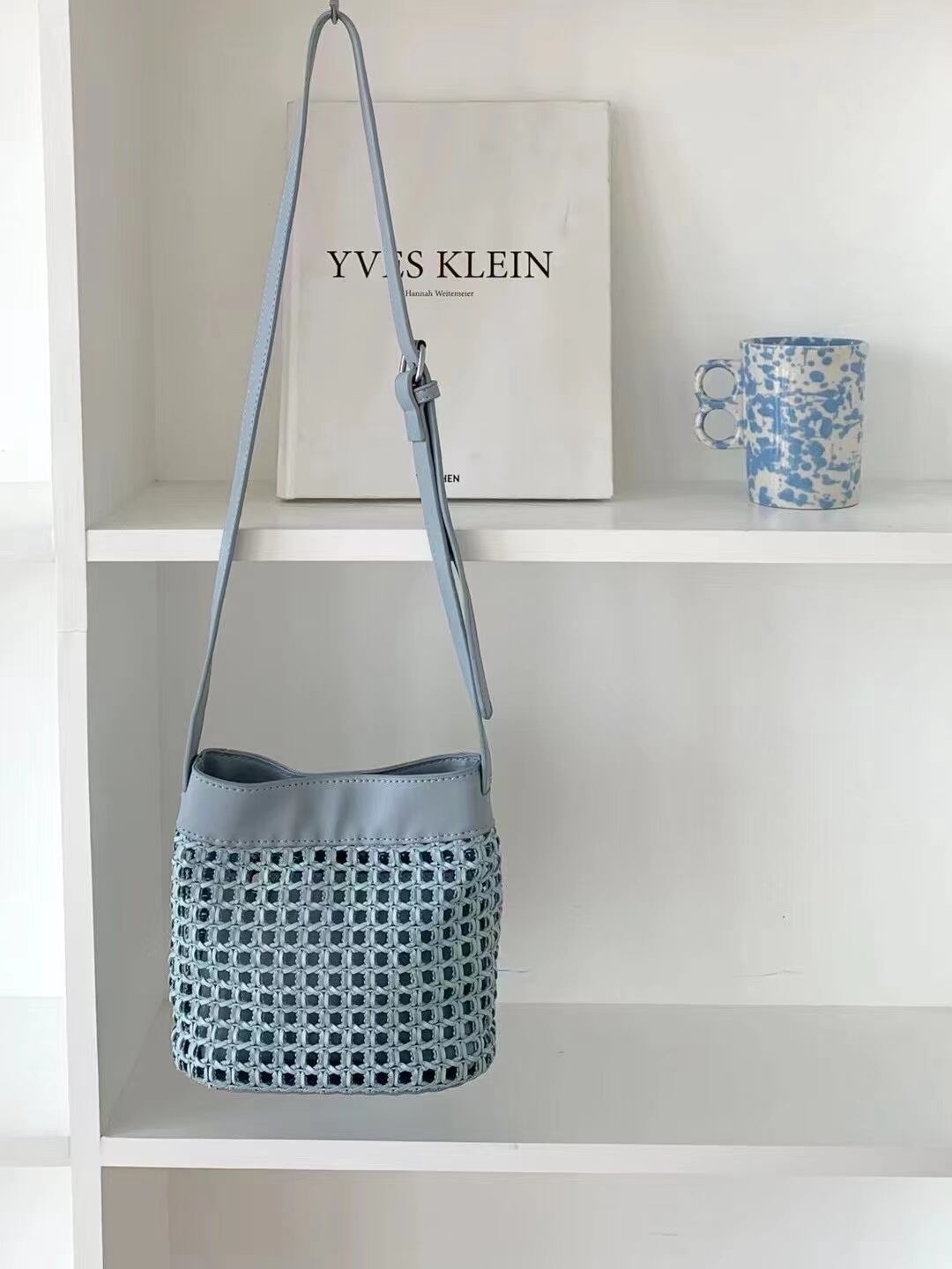 パンチングショルダーバッグ　AS105-201